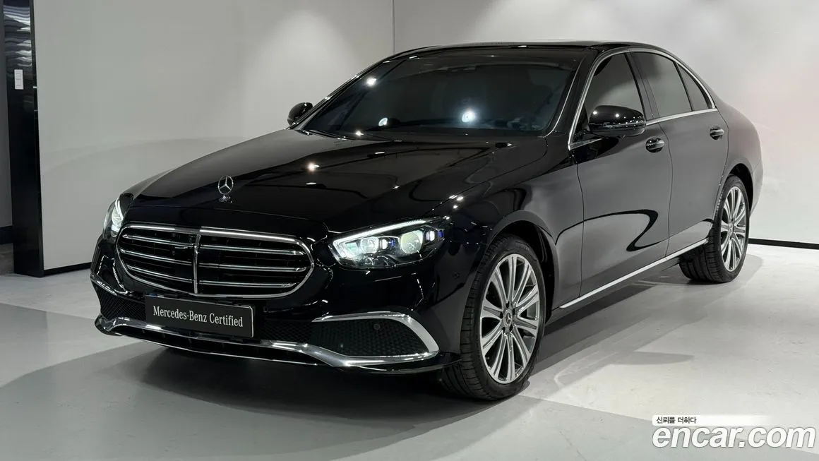 Mercedes-Benz E-Class — фото 1