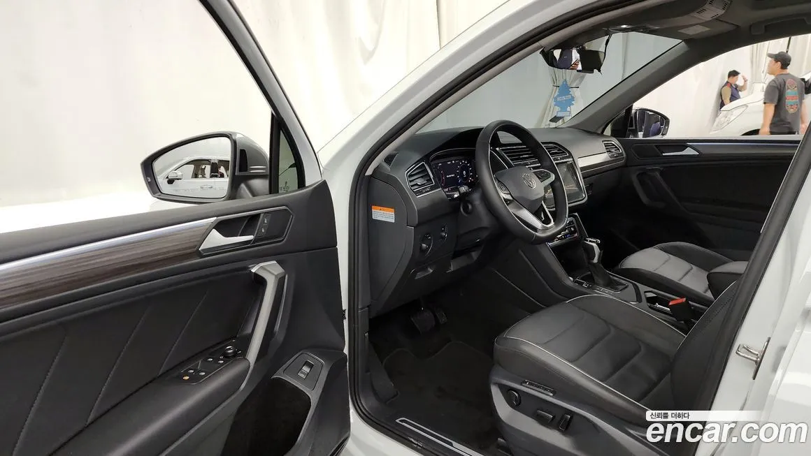 Volkswagen Tiguan — фото 10