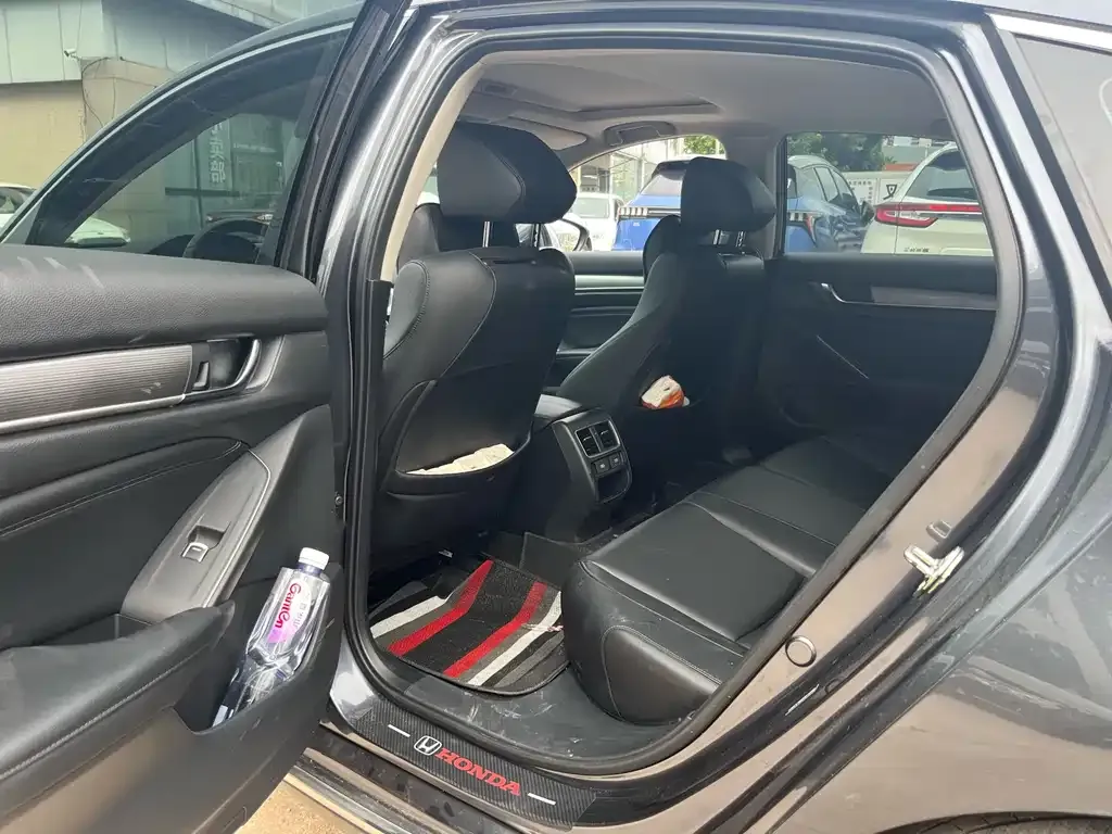 Honda Accord — фото 6