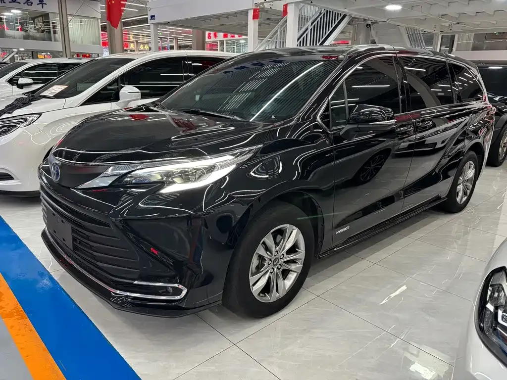 Toyota Sienna 2023 из CN, фото 2