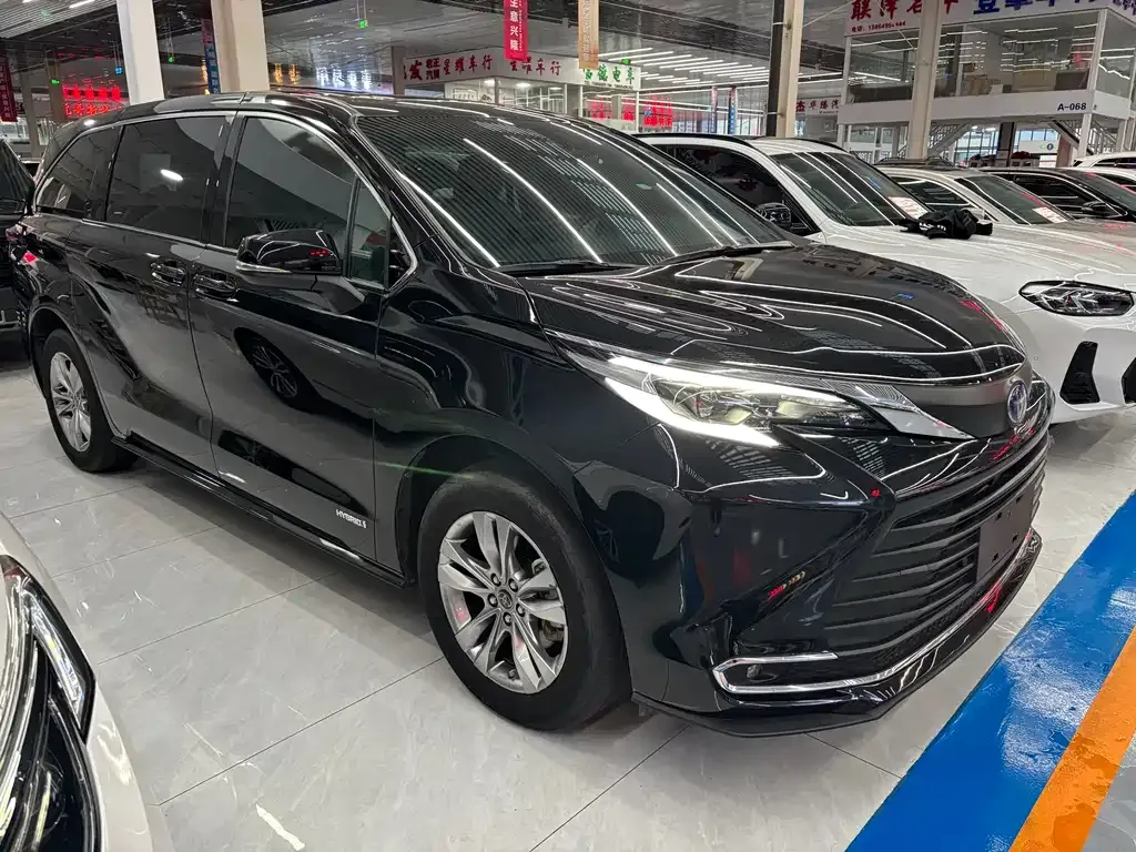 Toyota Sienna 2023 из CN, фото 3