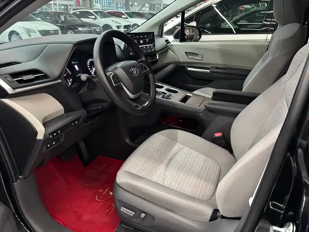 Toyota Sienna 2023 из CN, фото 4