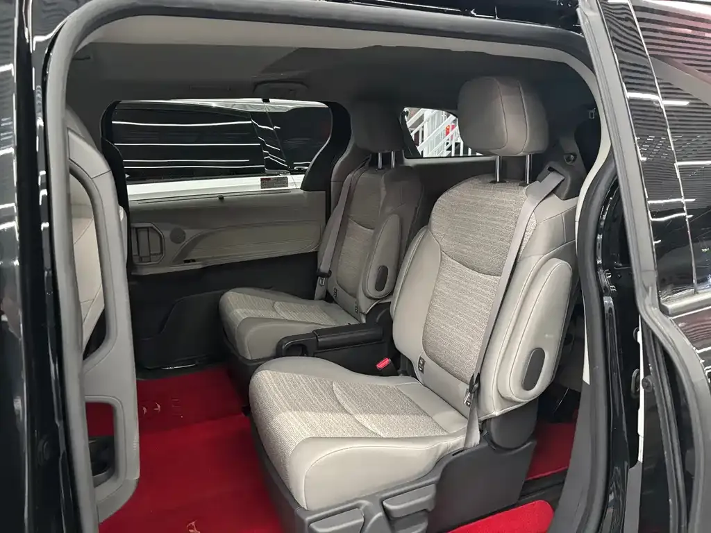 Toyota Sienna 2023 из CN, фото 6