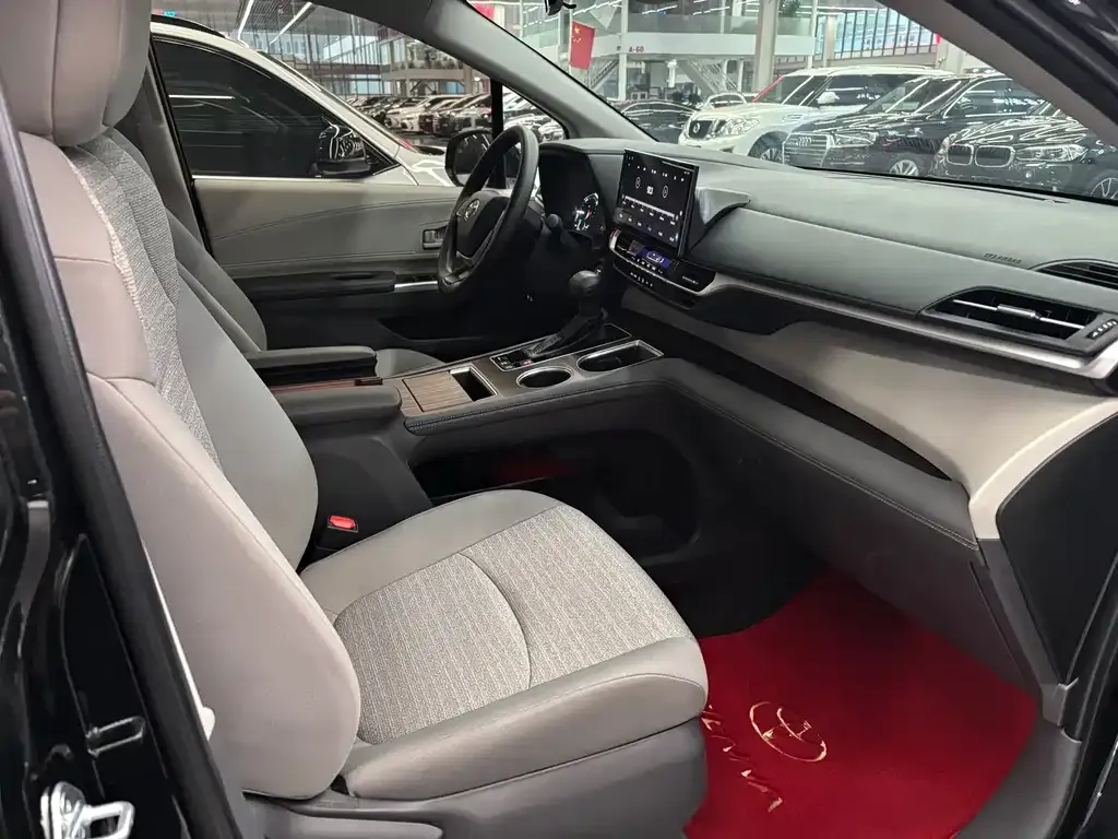 Toyota Sienna 2023 из CN, фото 7