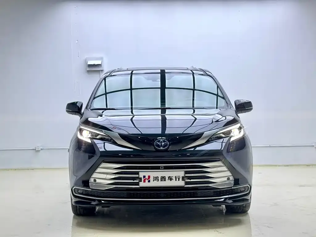 Toyota Sienna 2024 из CN, фото 2