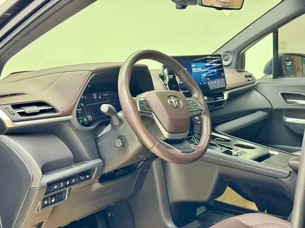 Toyota Sienna 2024 из CN, фото 3