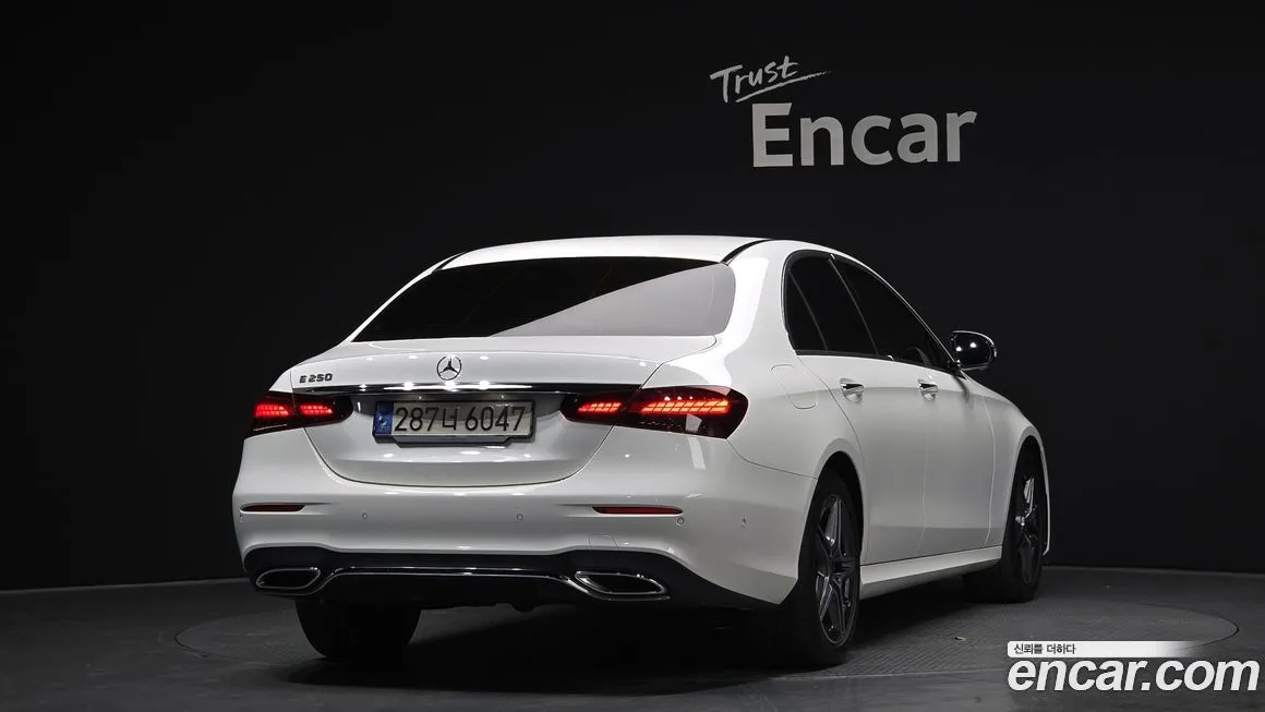 Mercedes-Benz E-Class — фото 2