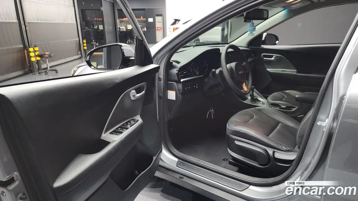 Kia Niro — фото 10