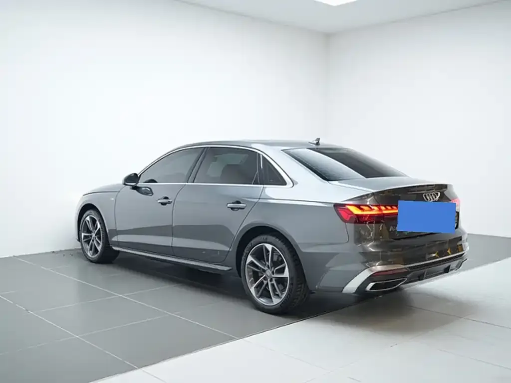 Audi A4L 2021 из CN, фото 2