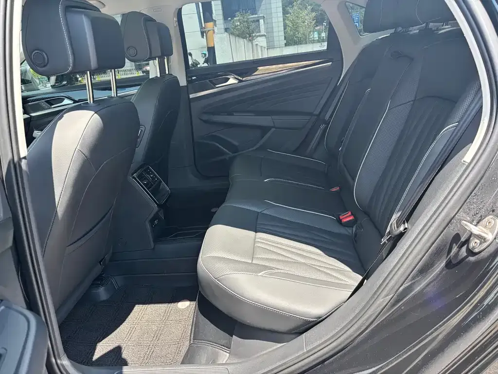 Volkswagen Passat 2022 из CN, фото 5