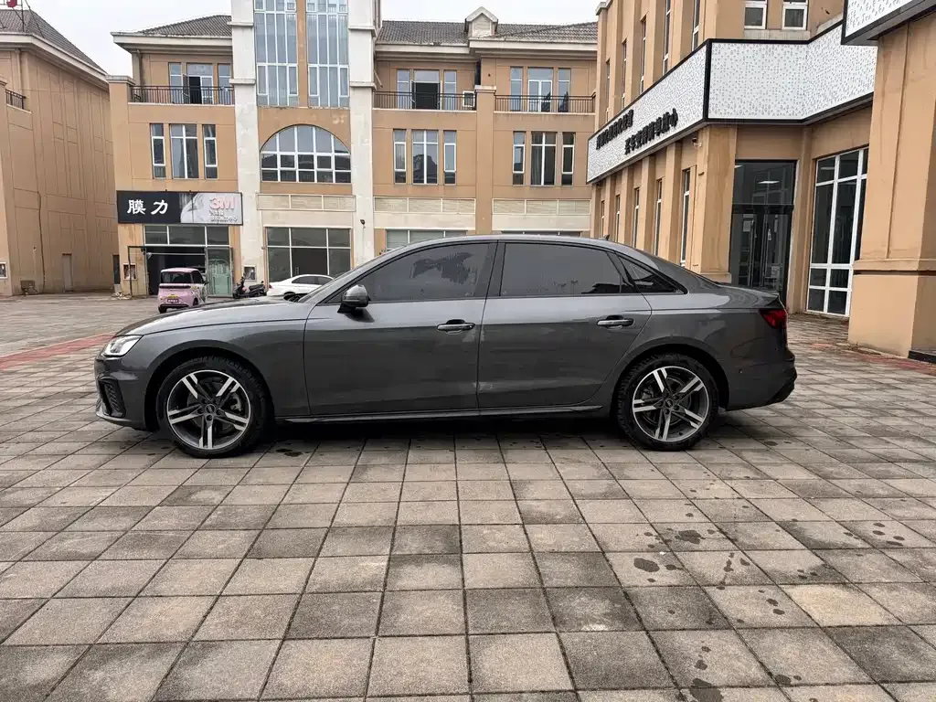 Audi A4L 2022 из CN, фото 2