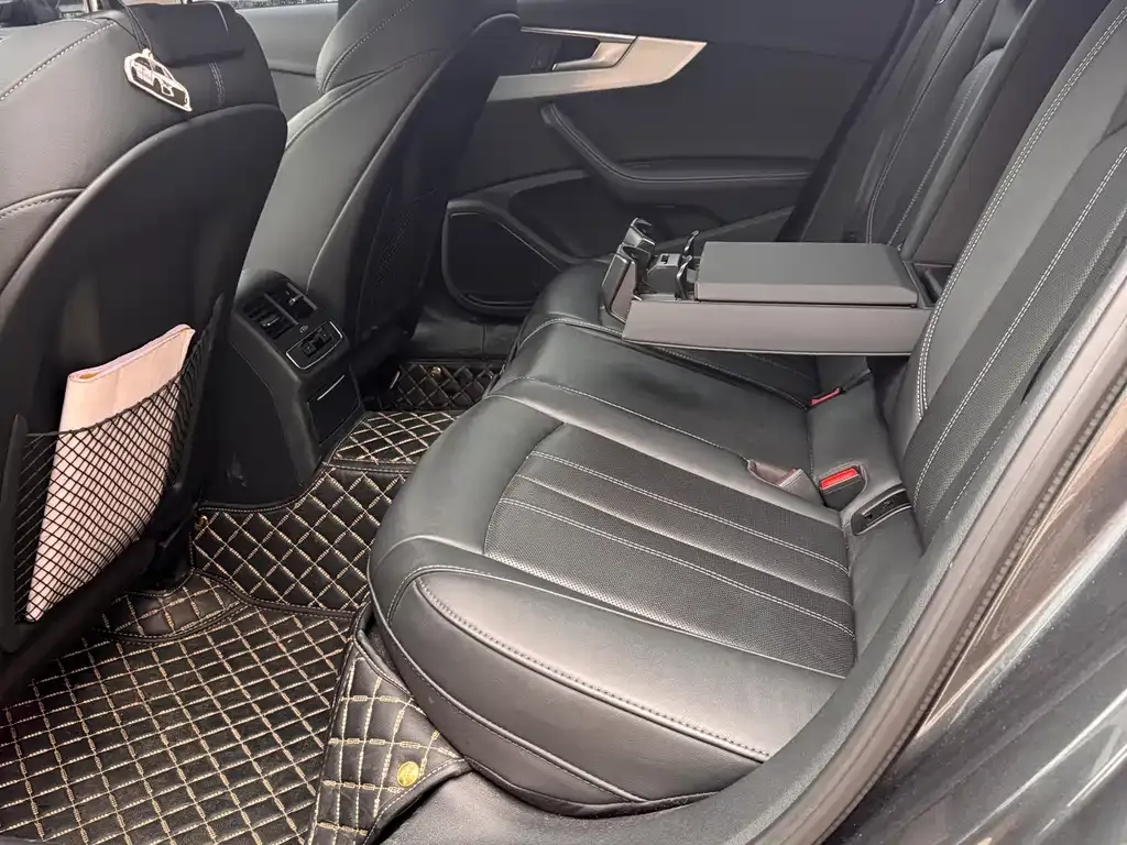 Audi A4L 2022 из CN, фото 6