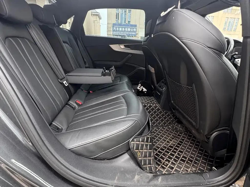 Audi A4L 2022 из CN, фото 9