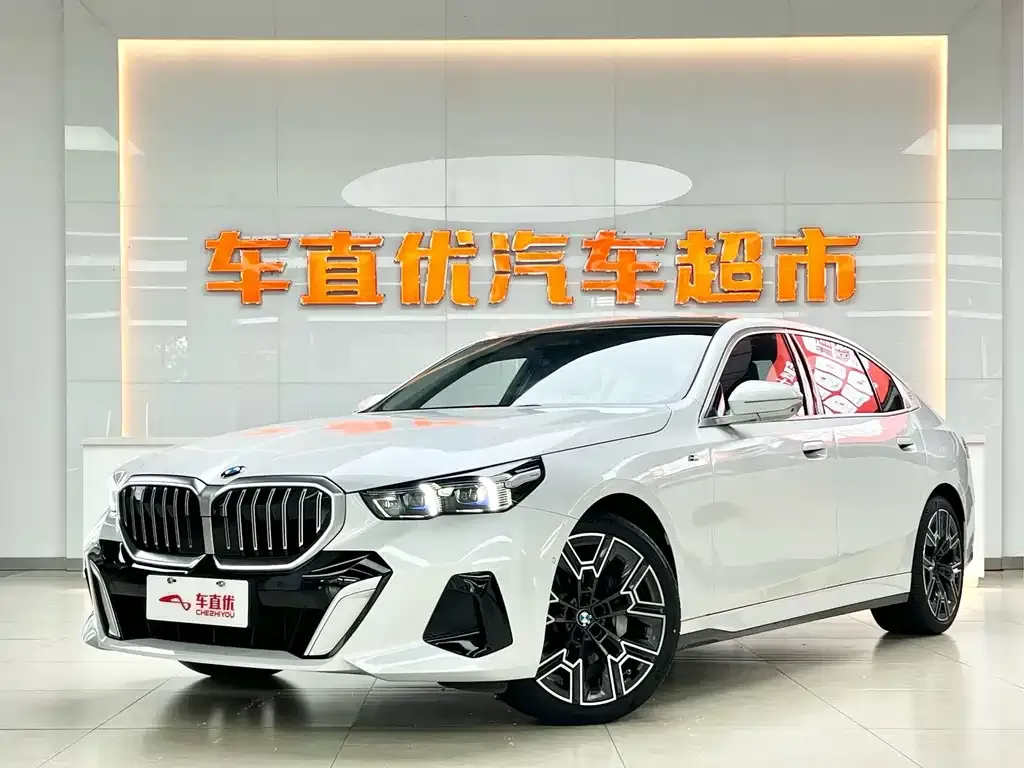 BMW 5 Series 2024 из CN, фото 1