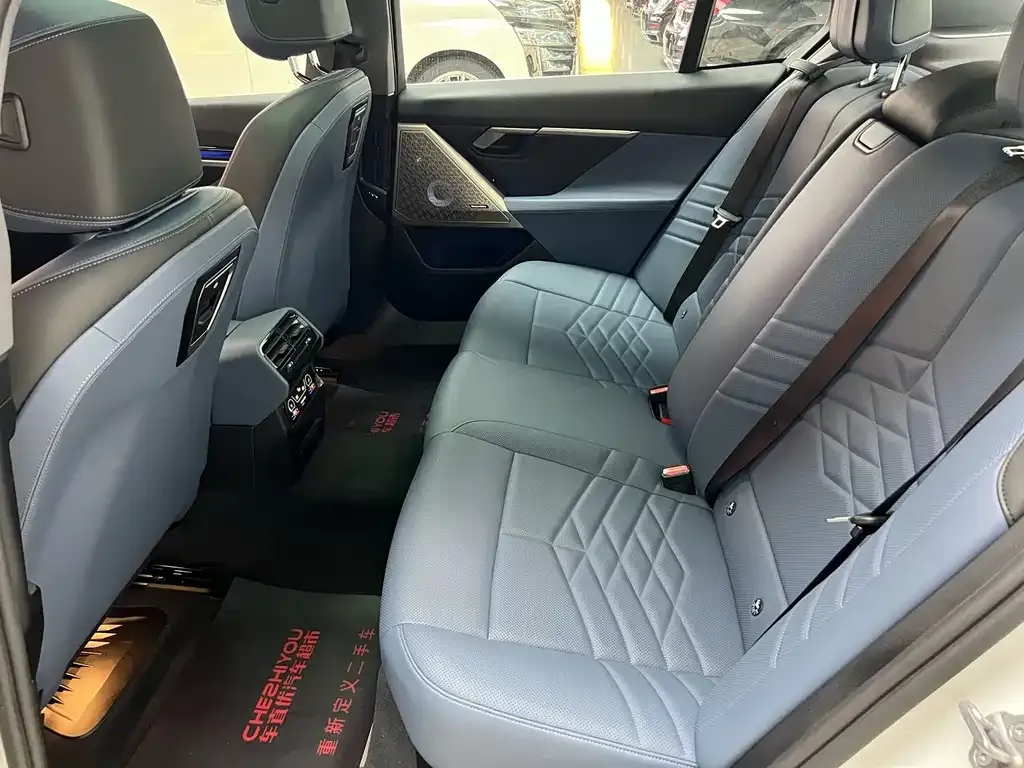 BMW 5 Series 2024 из CN, фото 10