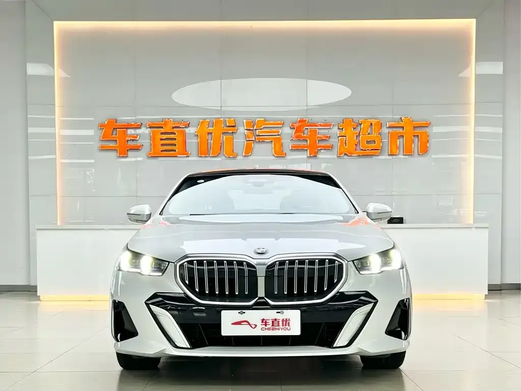BMW 5 Series 2024 из CN, фото 3