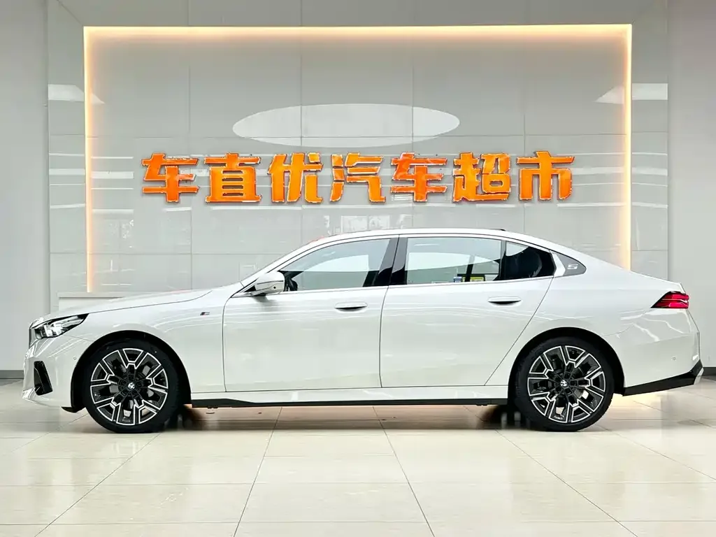 BMW 5 Series 2024 из CN, фото 4