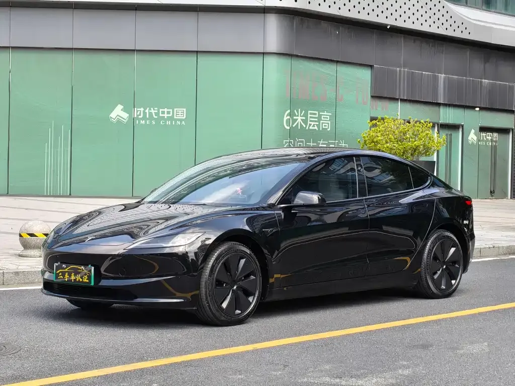 Tesla Model 3 — фото 1