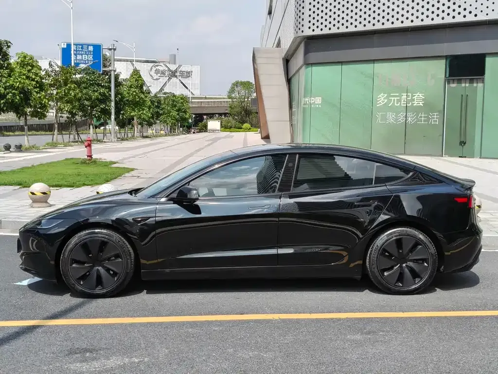 Tesla Model 3 — фото 5