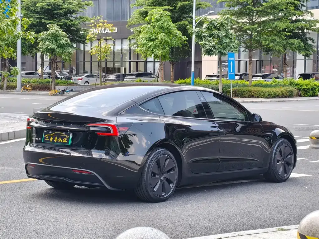 Tesla Model 3 — фото 8