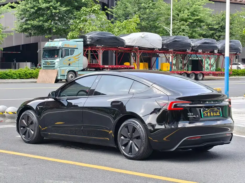 Tesla Model 3 — фото 9