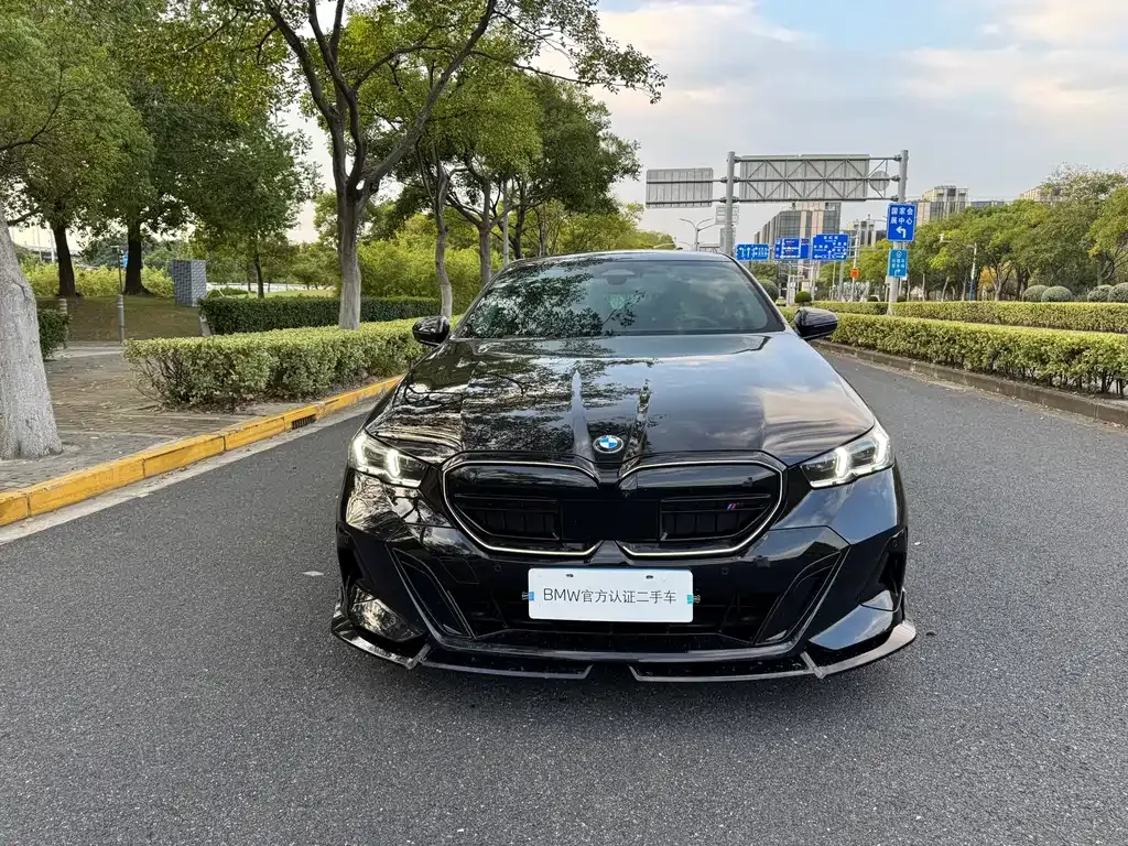 BMW 5 Series 2025 из CN, фото 2