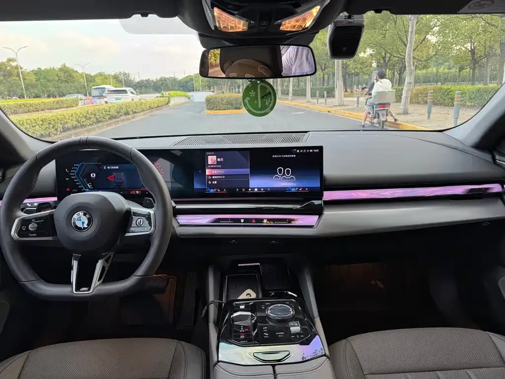 BMW 5 Series 2025 из CN, фото 7