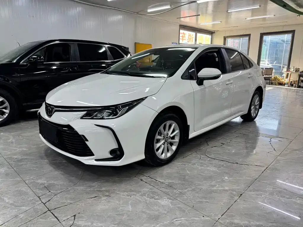 Toyota Corolla — фото 1