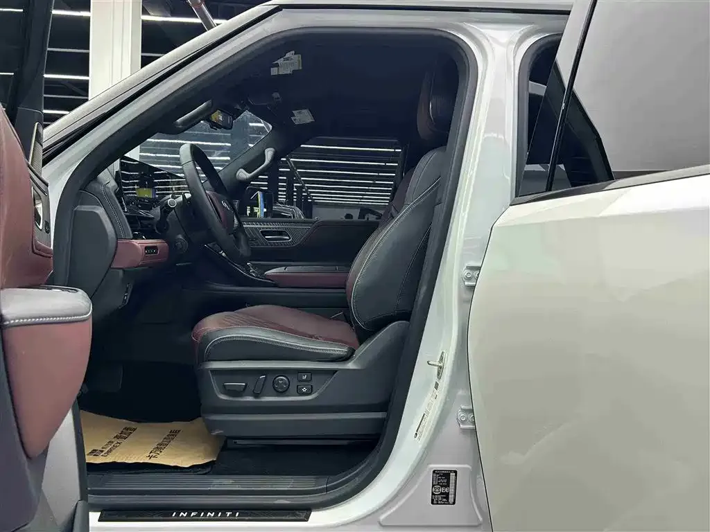 Infiniti QX80 2025 из CN, фото 6