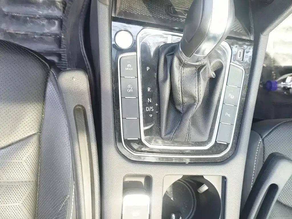 Volkswagen CC 2024 из CN, фото 9