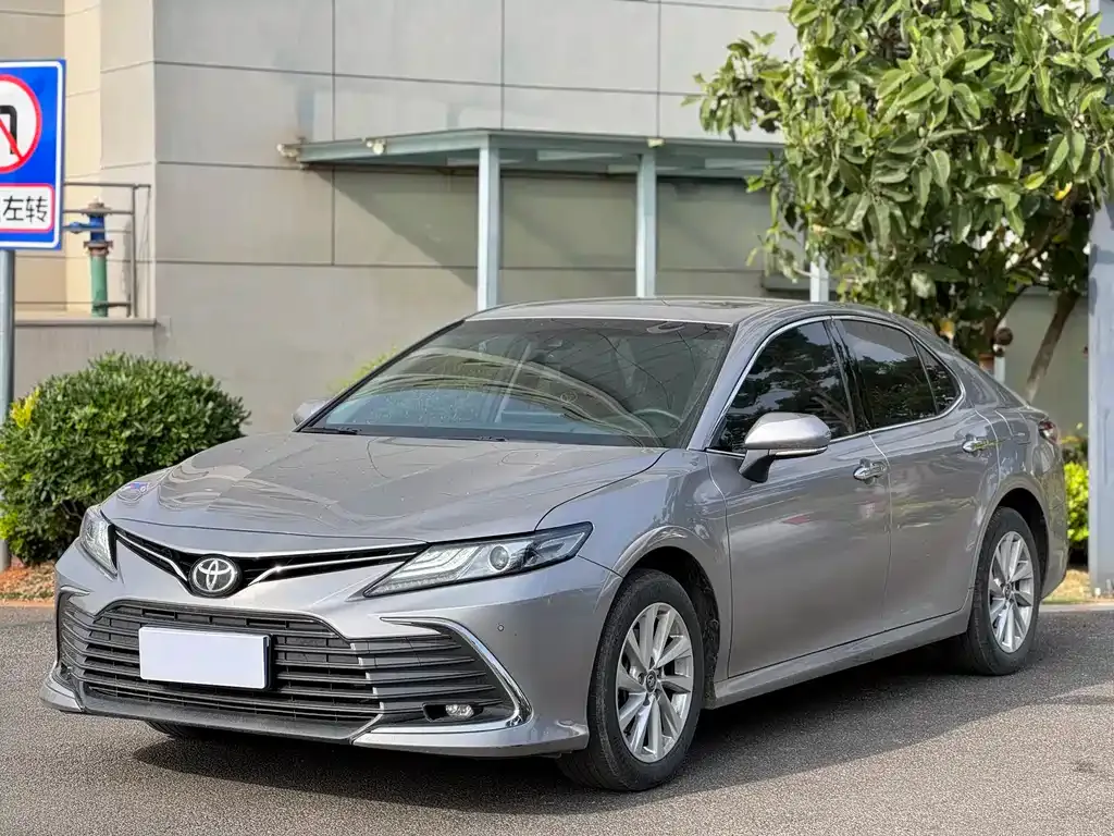 Toyota Camry 2023 из CN, фото 1