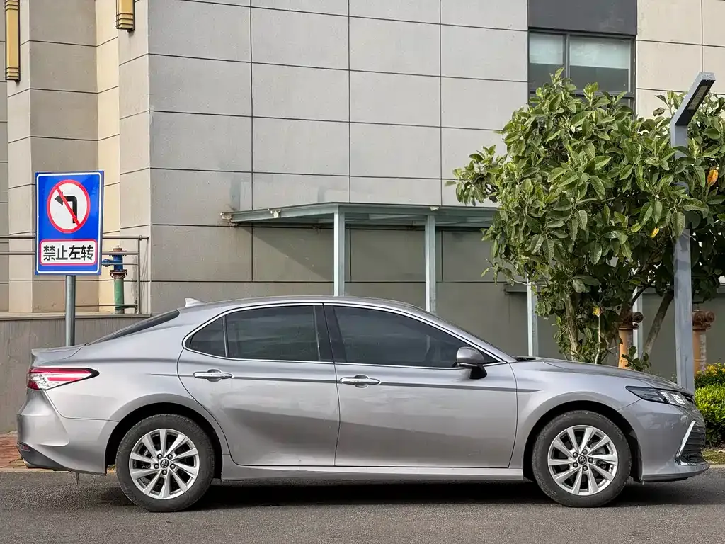 Toyota Camry 2023 из CN, фото 5