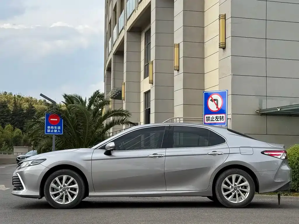 Toyota Camry 2023 из CN, фото 6