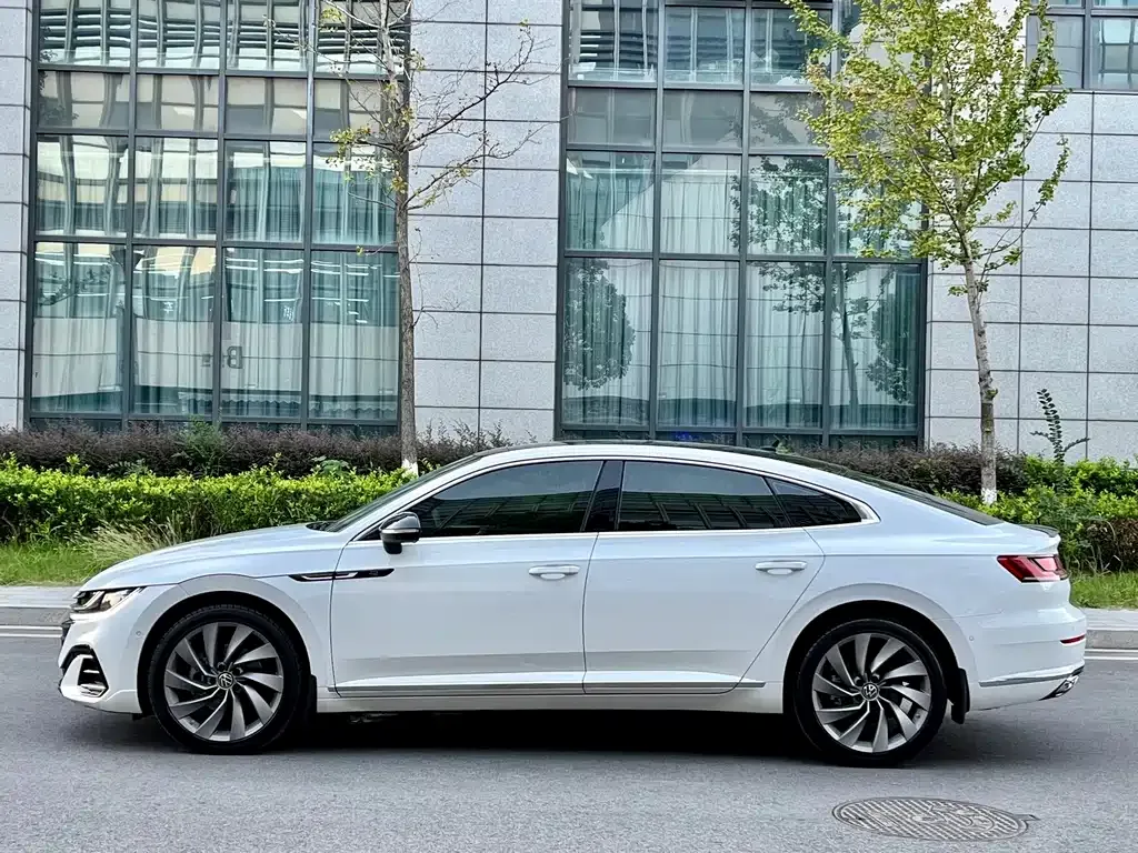 Volkswagen CC 2023 из CN, фото 10