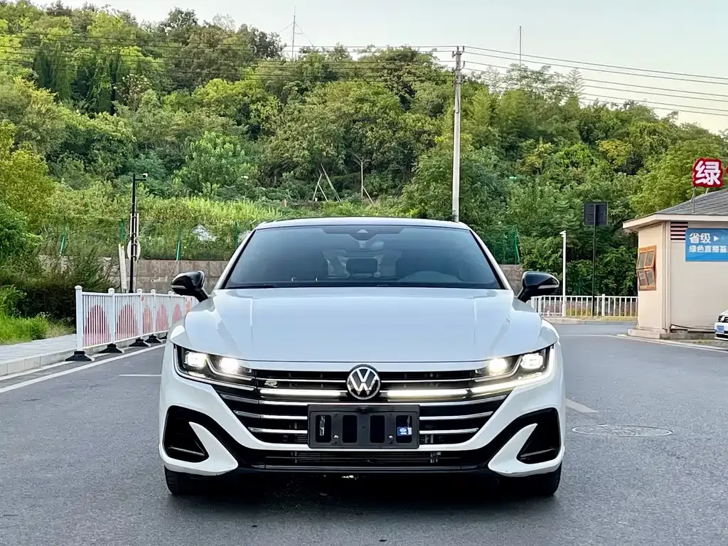 Volkswagen CC 2023 из CN, фото 2