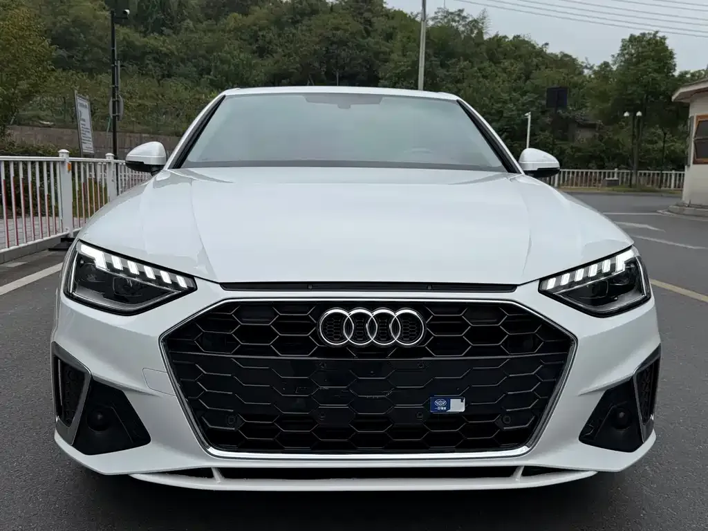 Audi A4L 2023 из CN, фото 2