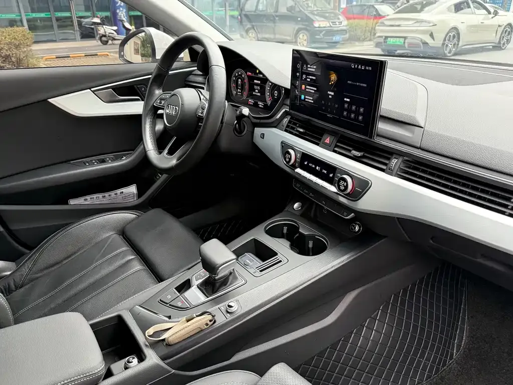 Audi A4L 2023 из CN, фото 6
