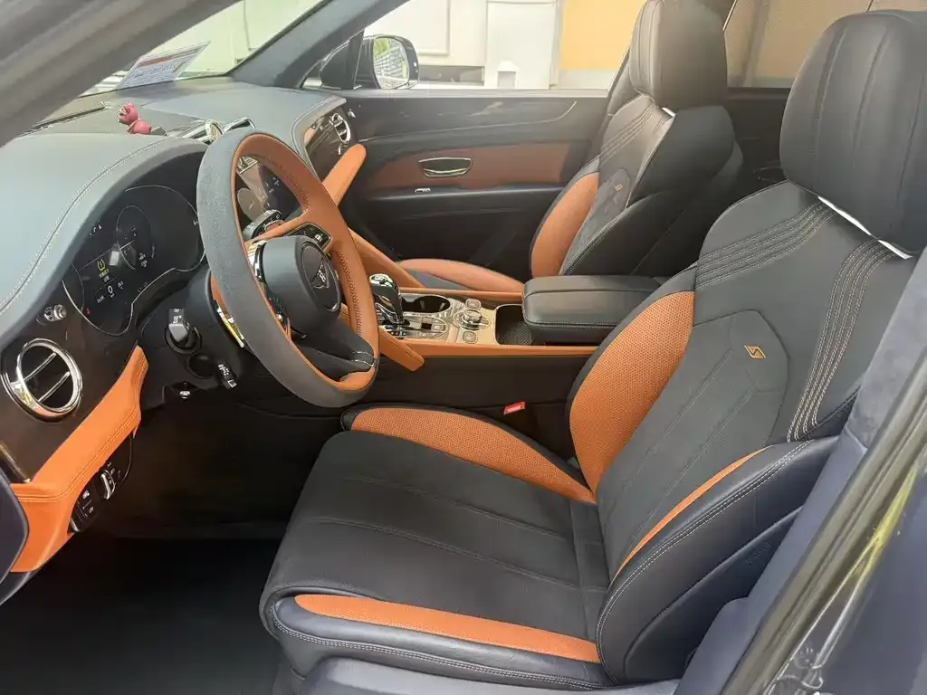 Bentley Bentayga 2023 из CN, фото 2