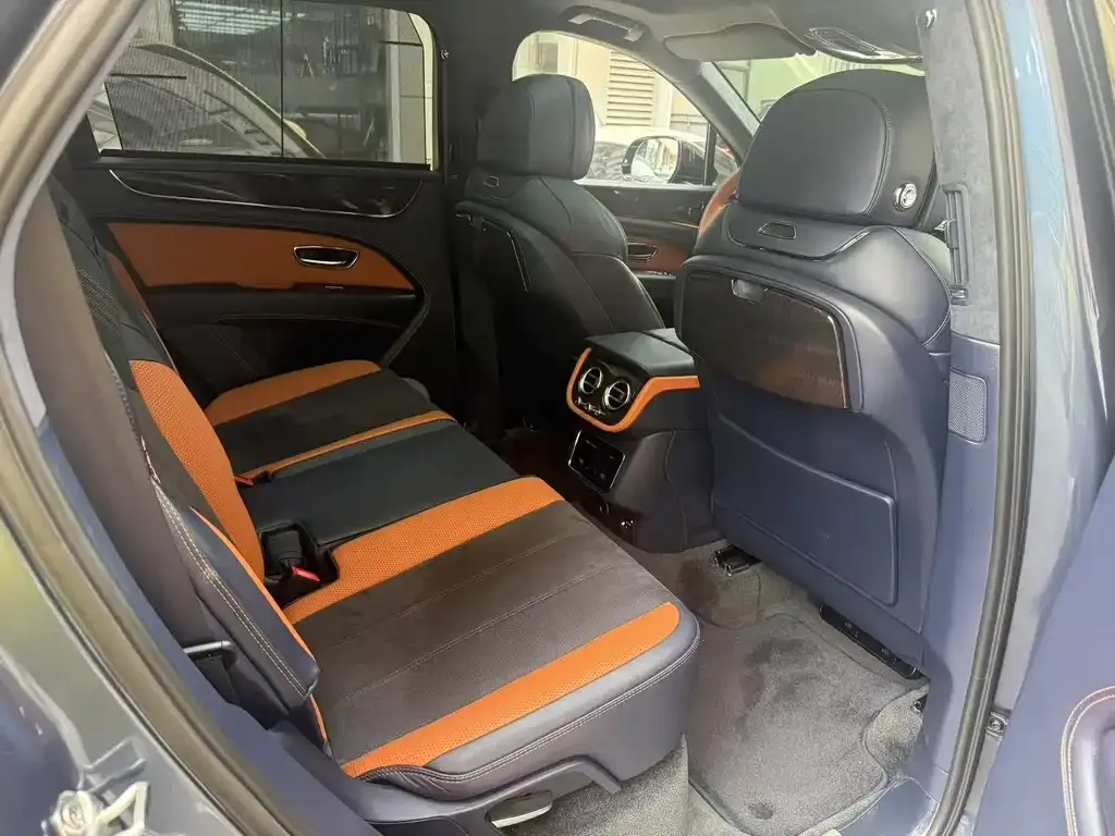 Bentley Bentayga 2023 из CN, фото 3