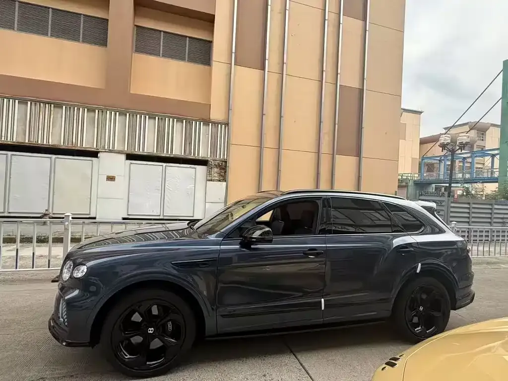 Bentley Bentayga 2023 из CN, фото 5