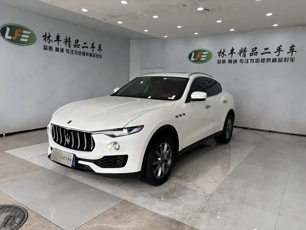 Maserati Levante — фото 1