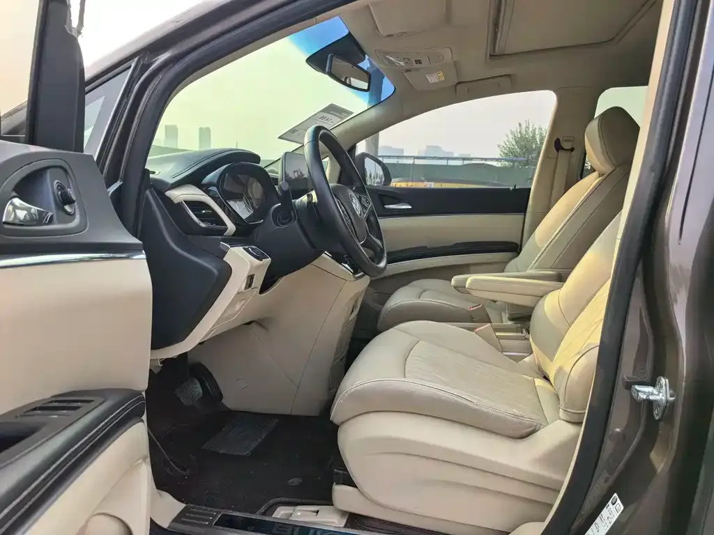 Buick GL8 2023 из CN, фото 3