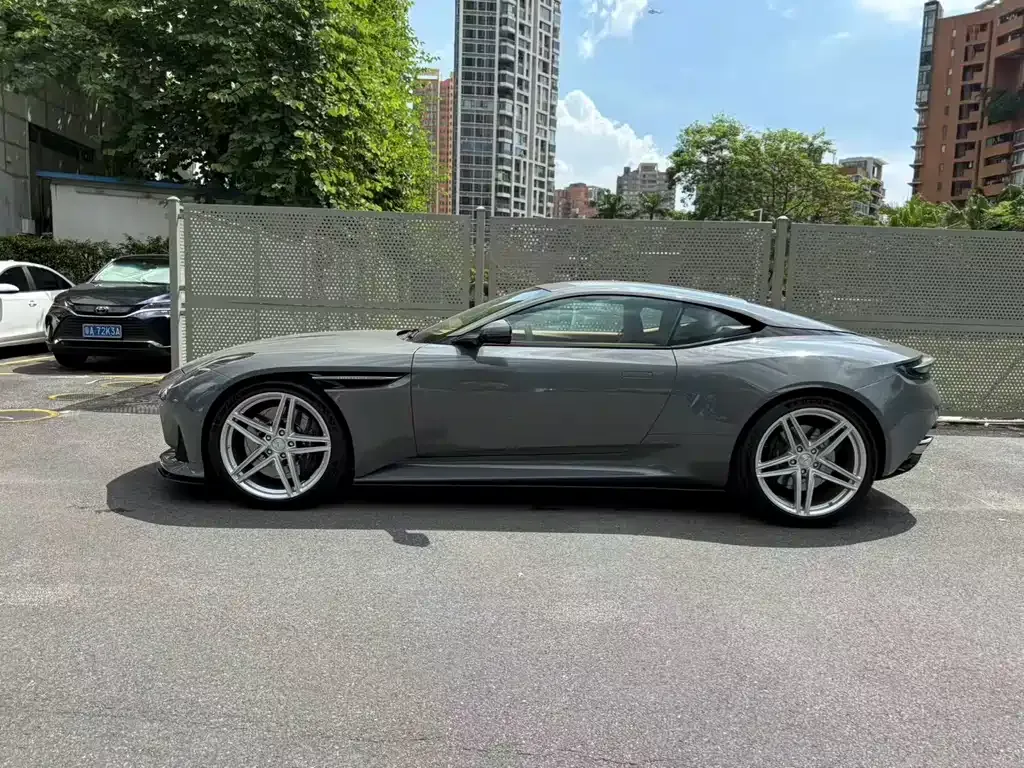 Aston Martin DB12 2025 из CN, фото 3