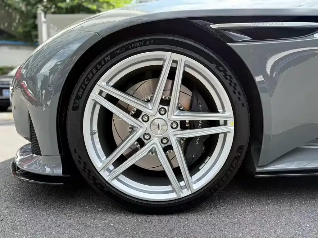 Aston Martin DB12 2025 из CN, фото 5