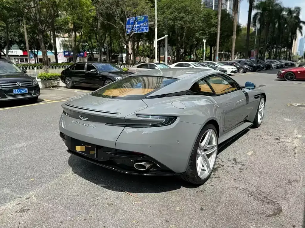 Aston Martin DB12 2025 из CN, фото 7