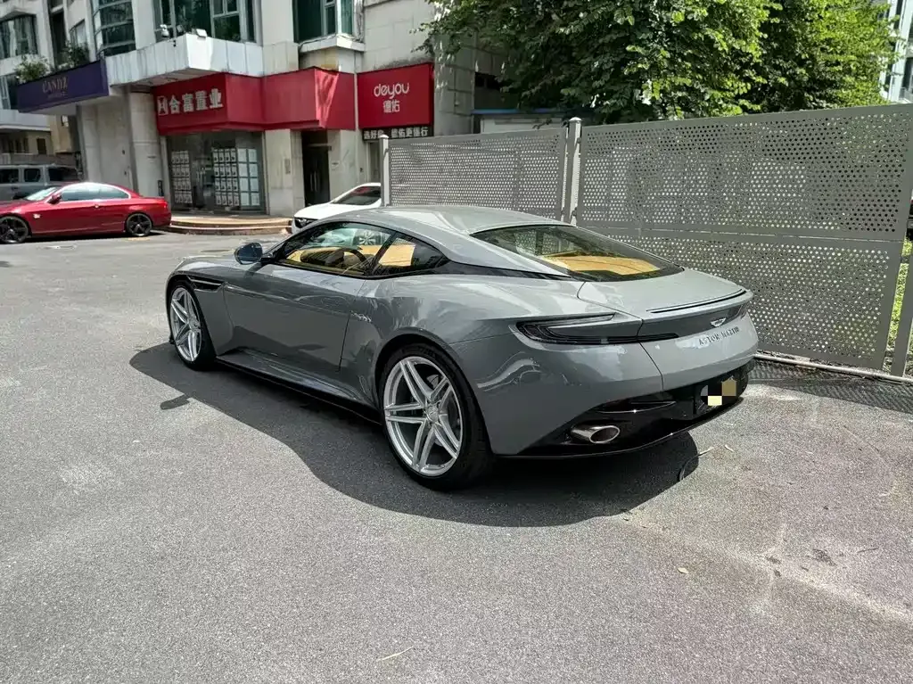 Aston Martin DB12 2025 из CN, фото 8