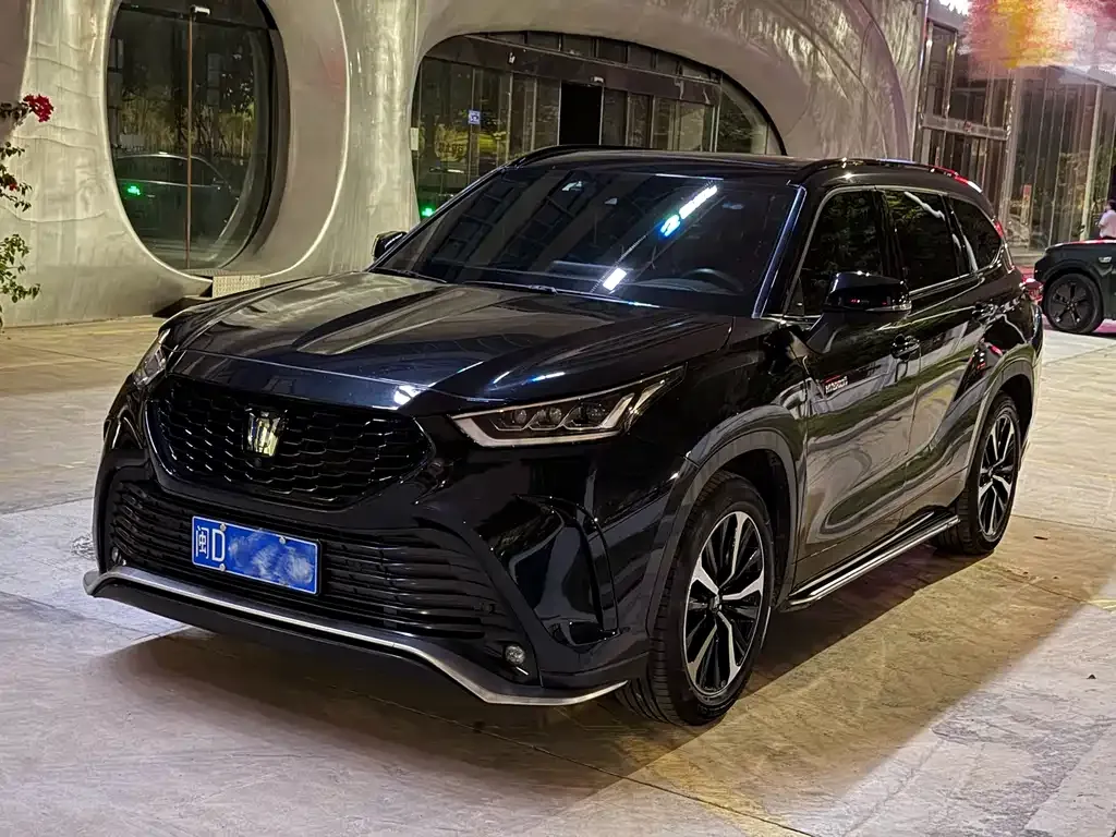 Toyota Crown Kluger 2023 из CN, фото 1