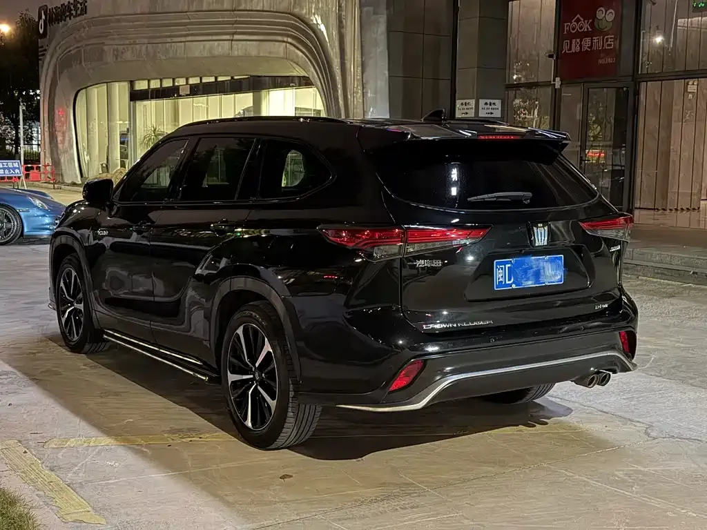 Toyota Crown Kluger 2023 из CN, фото 4