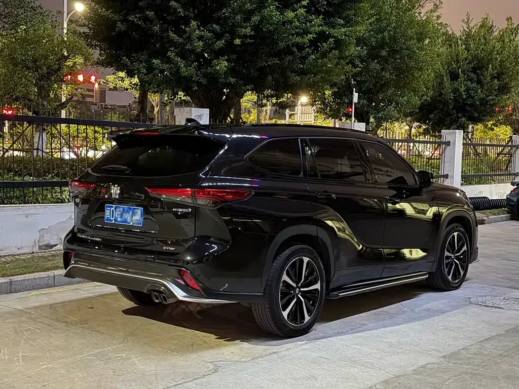 Toyota Crown Kluger 2023 из CN, фото 6