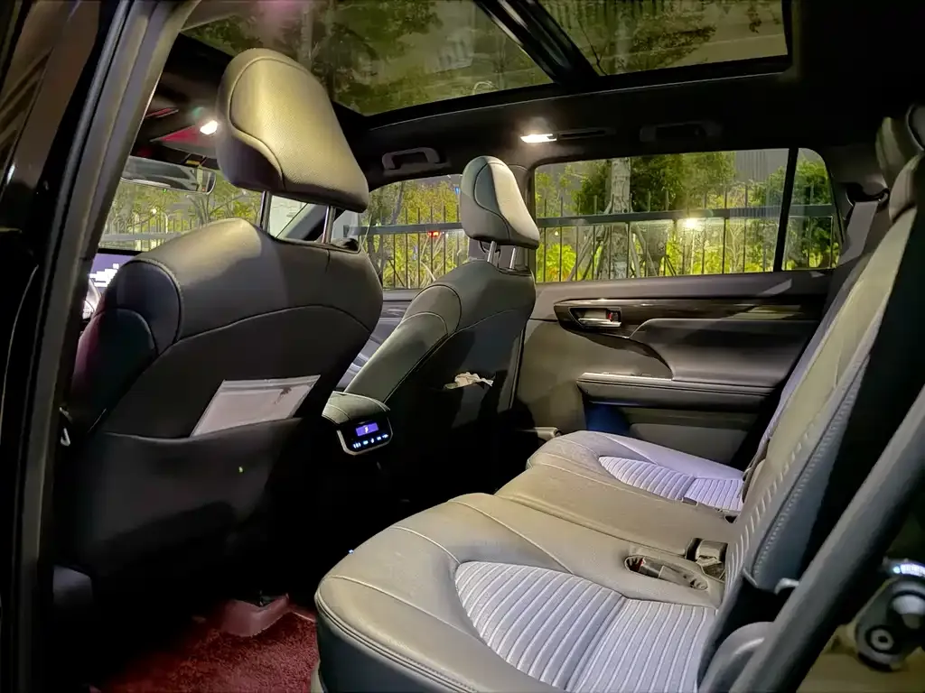 Toyota Crown Kluger 2023 из CN, фото 8